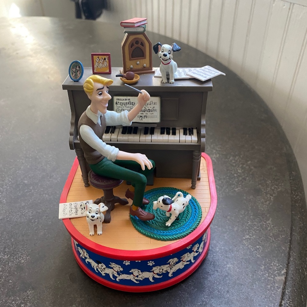 Disney's 101 Dalmatians Enesco Cruella De Vil Music Box - vintage